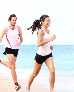 homme et femme courant